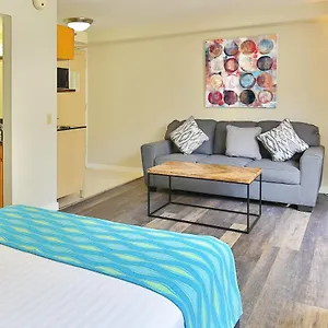 View With Pool Access In Aloha Surf! , Honolulu United States